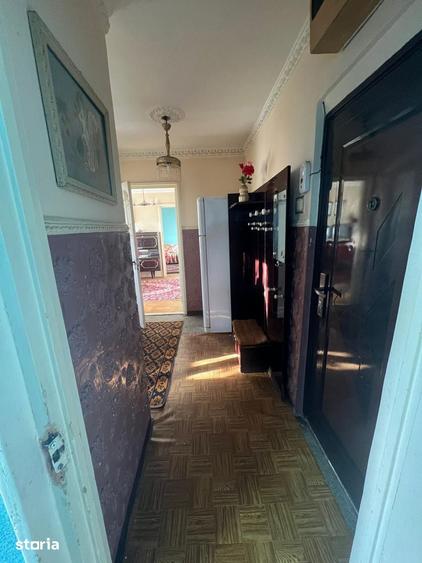 Apartament cu 3 camere semidecomandat în Micro 19