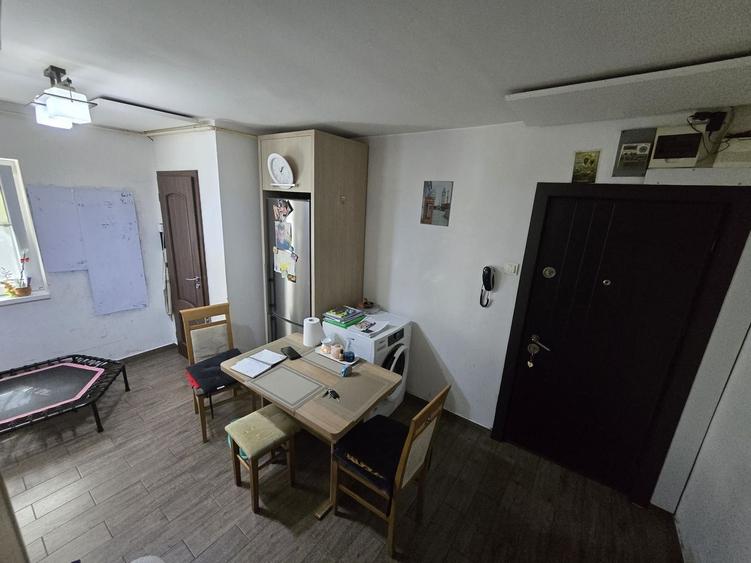 Apartament cu 2 camere semidecomandat, mobilat în Girocului