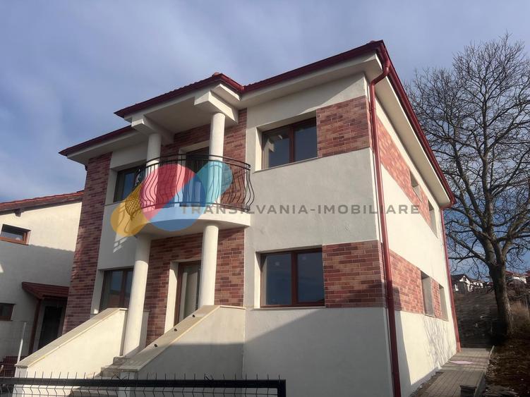 Casă individuală cu 4 camere cu Canalizare în Dezmir