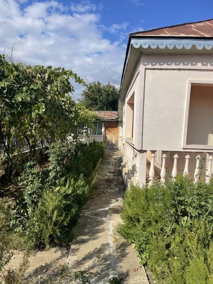 Casă cu 4 camere cu Teren 2820 Mp în Central