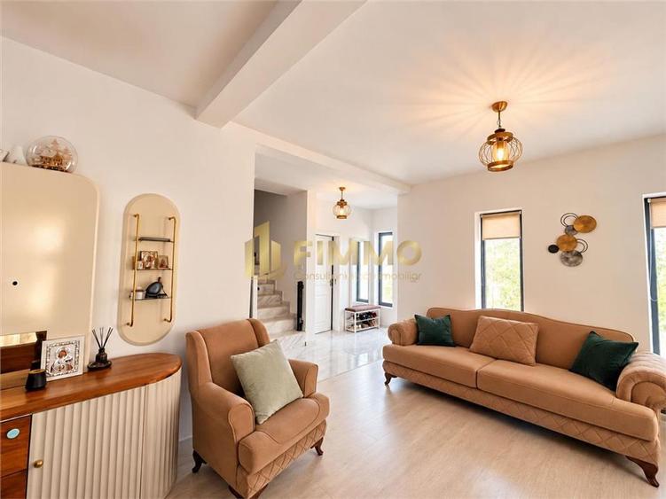 Duplex cu 4 camere cu Canalizare în Lisaura