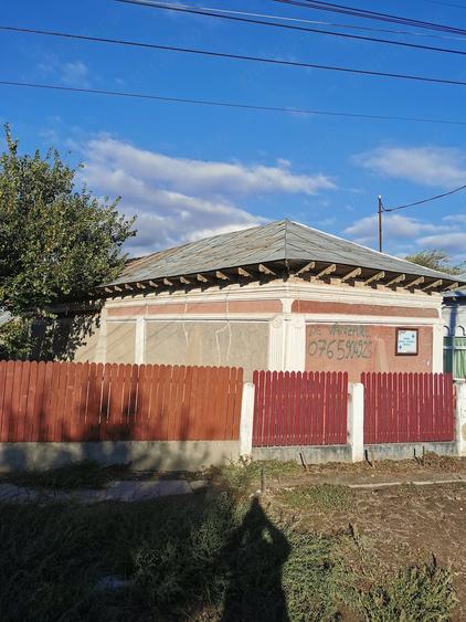 Casă cu 6 camere cu Teren 1800 Mp în Fântânele