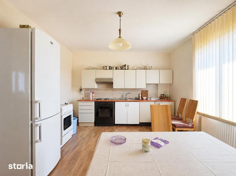 Casă cu 7 camere cu Teren 1000 Mp în Central