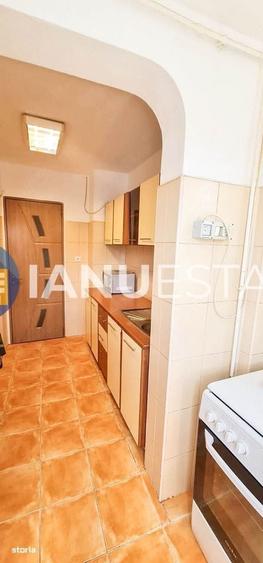 Apartament cu 3 camere semidecomandat în Titan