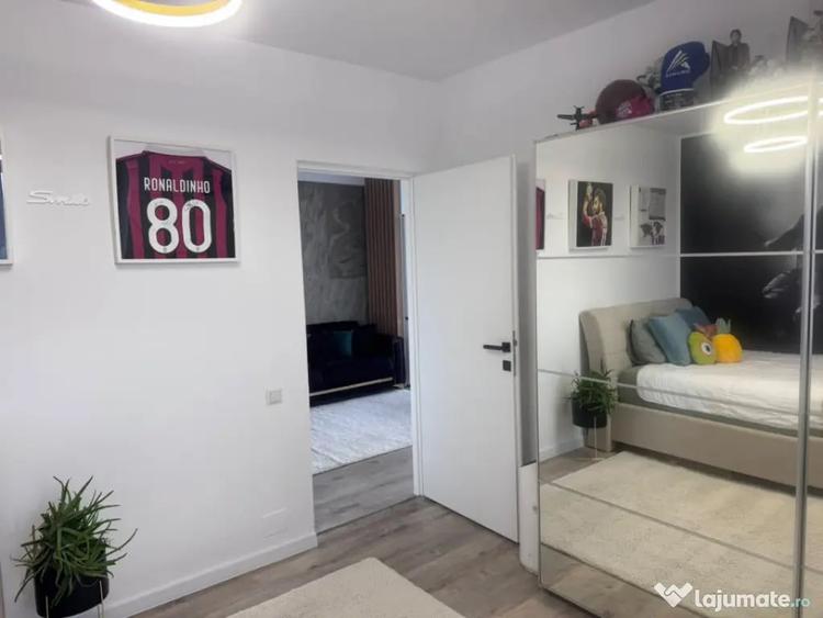 Apartament cu 3 camere semidecomandat în Dâmbul Rotund