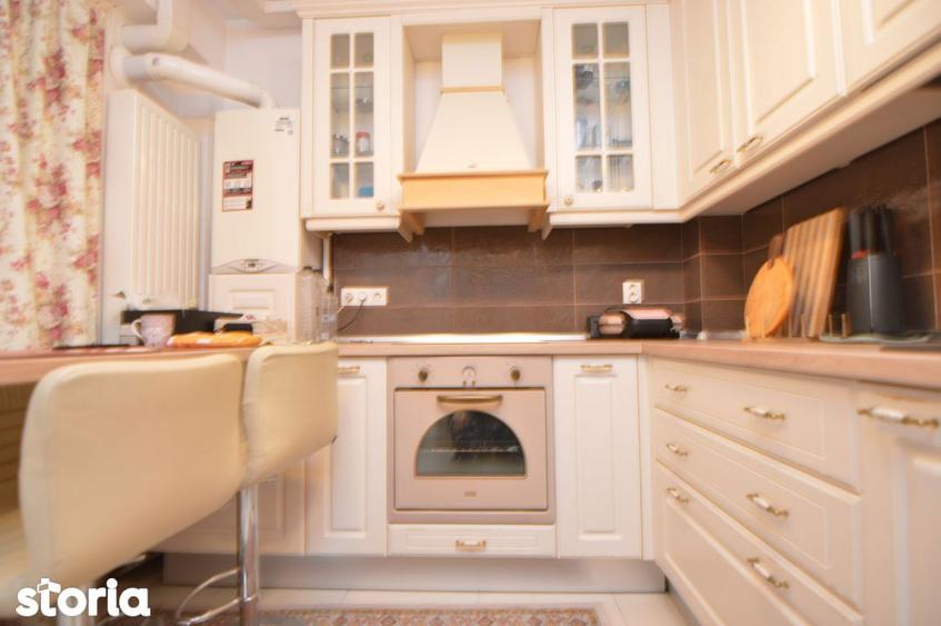 Apartament cu 3 camere semidecomandat în Calea Călărașilor