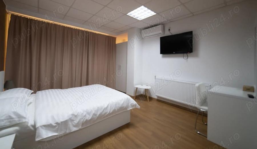 Apartament cu 3 camere decomandat în Piața Centrală