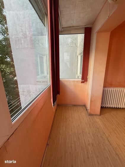 Apartament cu 3 camere semidecomandat în P-ța Doina