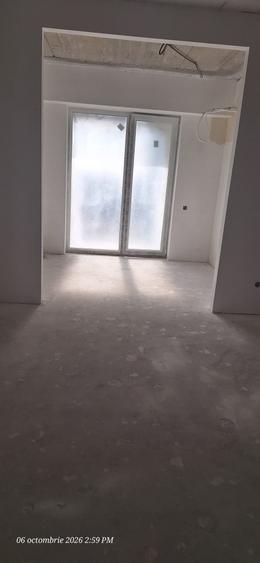 Apartament cu 3 camere decomandat în Metalurgiei