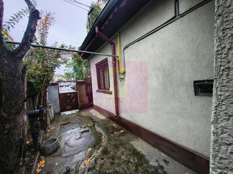 Casă individuală cu 4 camere cu Canalizare în Mihai Bravu