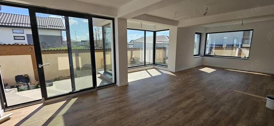 Casă individuală cu 5 camere cu Canalizare în Bordei