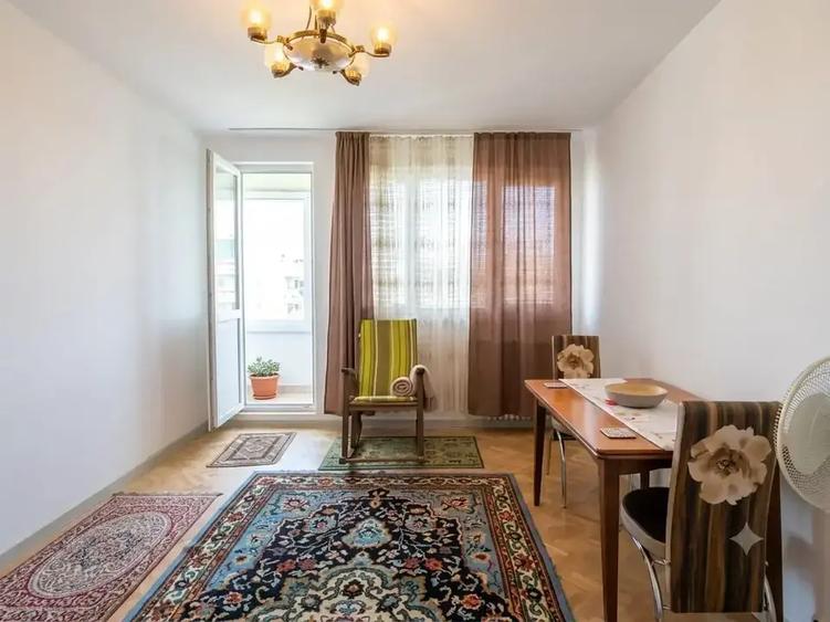 Apartament cu 2 camere semidecomandat, mobilat în 1 Mai