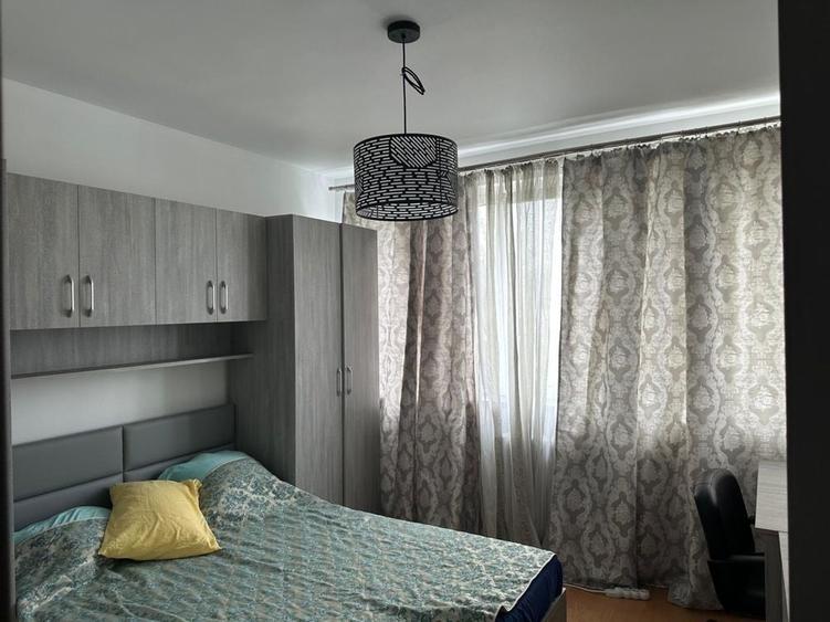 Apartament cu 3 camere decomandat în Gara de Nord
