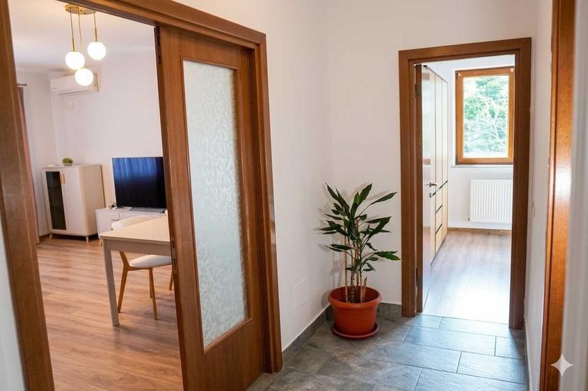 Apartament cu 3 camere decomandat în Sisești