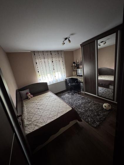 Apartament cu 3 camere decomandat în Giurgeni