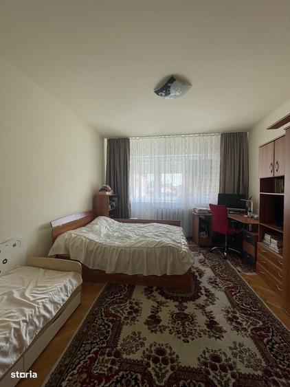 Apartament cu 4 camere în Cetate