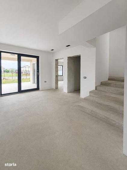 Casă cu 4 camere cu Teren 560 Mp în Tărtășești