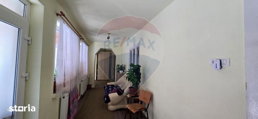 Casă cu 5 camere cu Teren 1076 Mp în Central