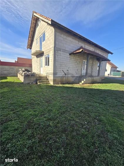 Casă cu 4 camere cu Teren 300 Mp în Sântandrei
