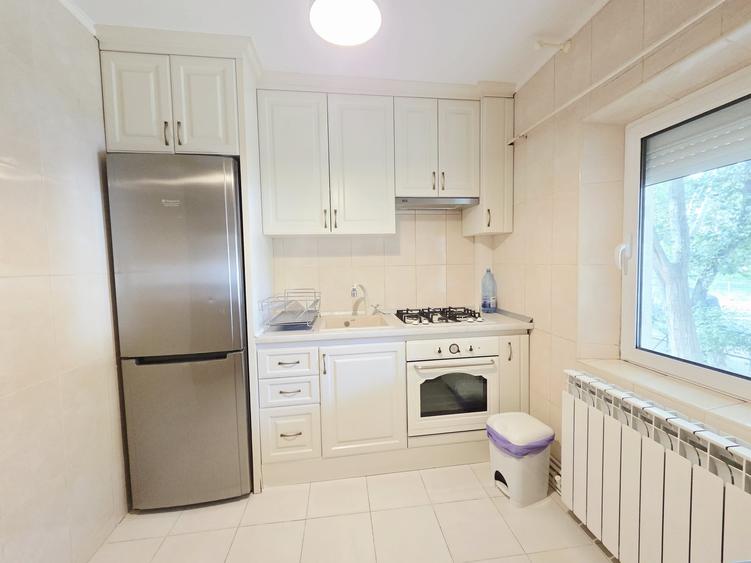Apartament cu 3 camere decomandat în Piața Centrală