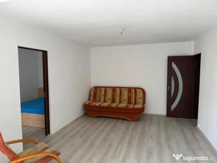 Apartament cu 3 camere semidecomandat în Central