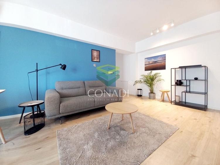 Apartament cu 3 camere semidecomandat în Aviației