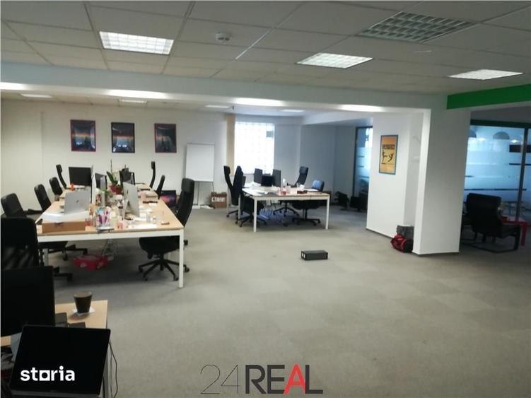 Spațiu comercial, de 350 mp, în Polonă