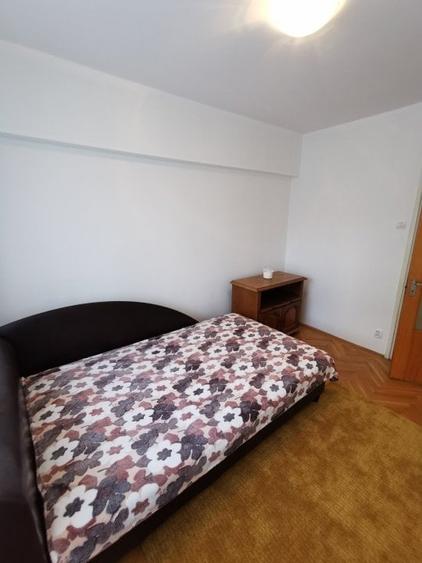 Apartament cu 3 camere decomandat în Tineretului