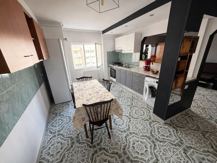Apartament cu 3 camere semidecomandat, mobilat în Mărăști