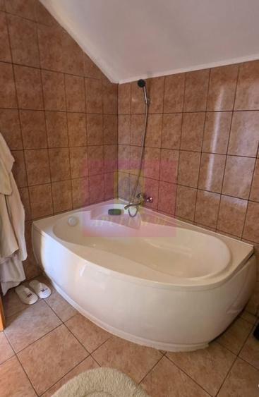 Casă cu 4 camere cu Teren 355 Mp în Central
