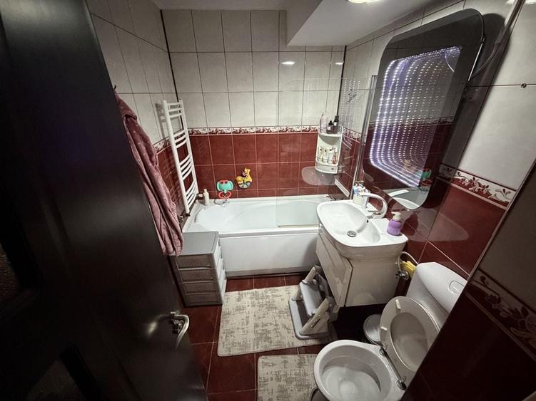 Apartament cu 3 camere decomandat în Central