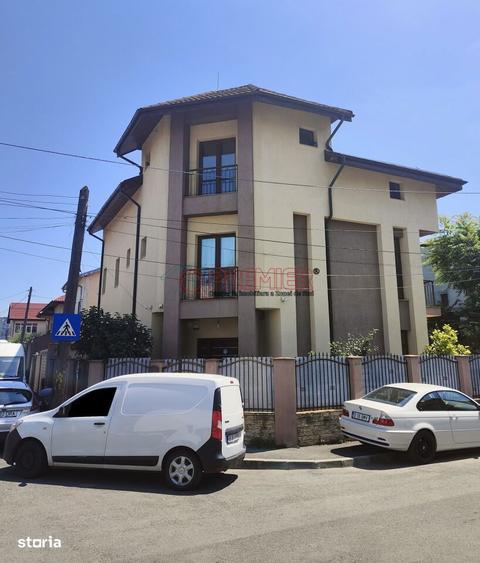 Casă cu 7 camere cu Teren 221 Mp în Baicului
