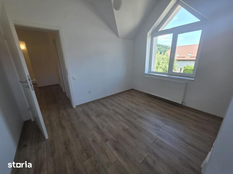 Casă cu 4 camere cu Teren 500 Mp în Bunloc