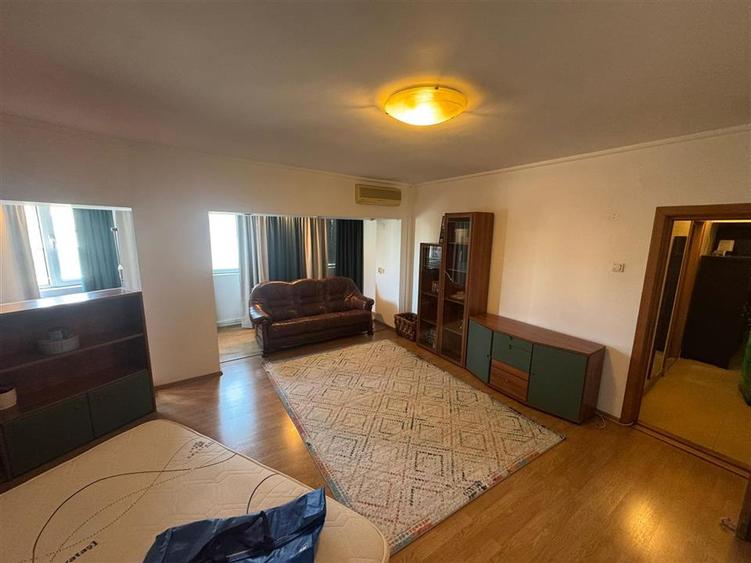 Apartament cu 3 camere decomandat în Brăilei
