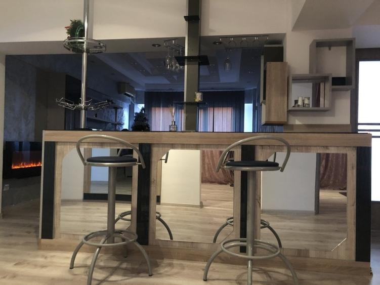 Apartament cu 3 camere decomandat, mobilat în Central