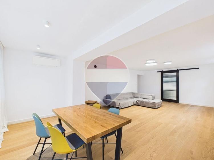 Apartament cu 4 camere decomandat, mobilat în Casin