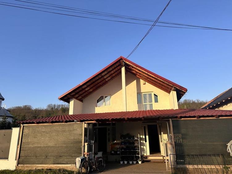 Casă cu 4 camere în Podoleni