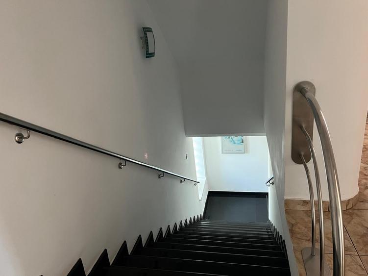 Casă individuală cu 10 camere cu Canalizare în Barbu Văcărescu