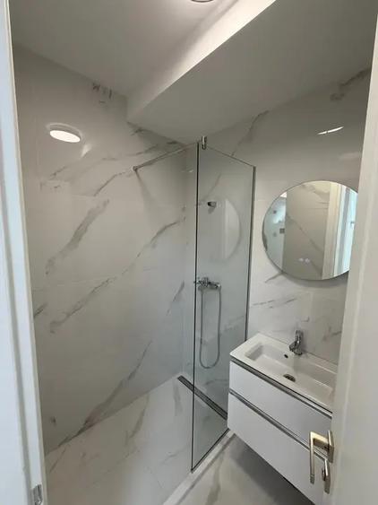 Apartament cu 3 camere semidecomandat în Armeneasca