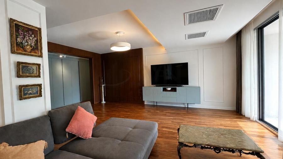 Apartament cu 4 camere decomandat, mobilat în Iancu Nicolae