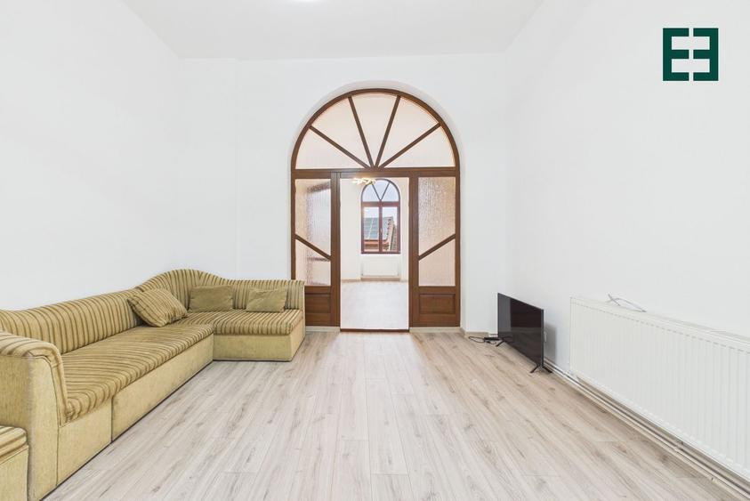 Apartament cu 2 camere semidecomandat, mobilat în Central
