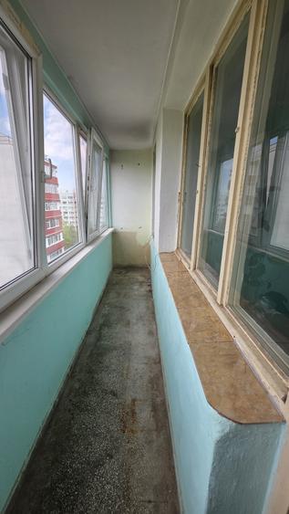 Apartament cu 3 camere decomandat în Berceni