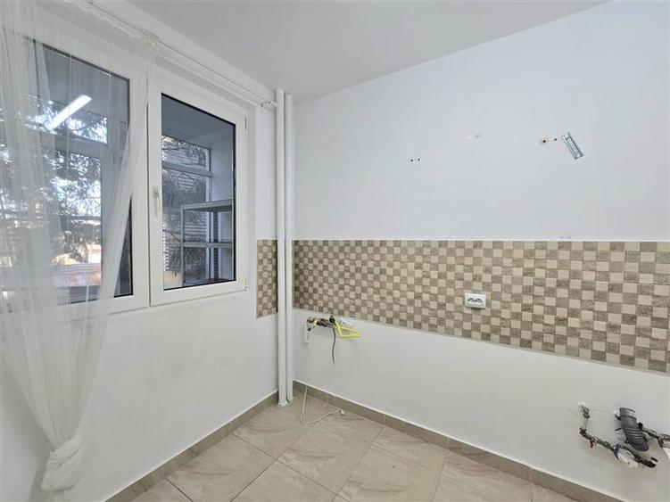 Apartament cu 2 camere semidecomandat în 1 Mai