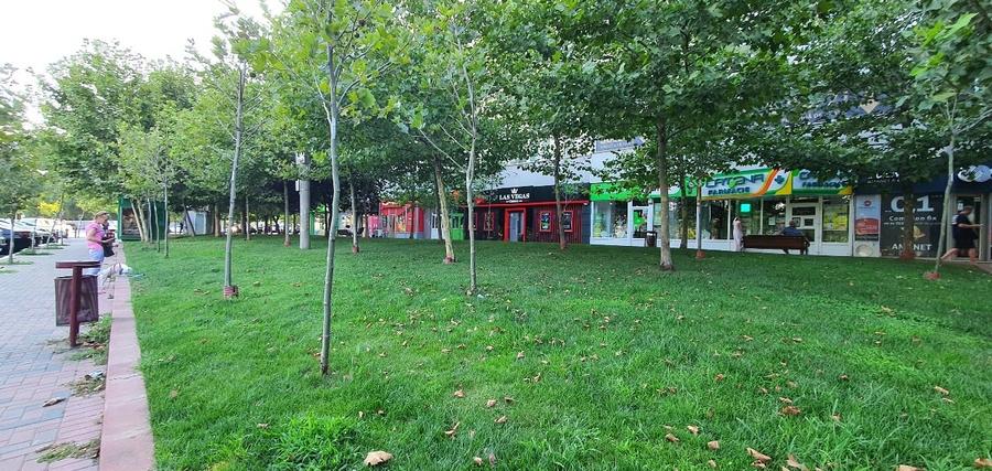 Apartament cu 3 camere semidecomandat, mobilat în Vitan