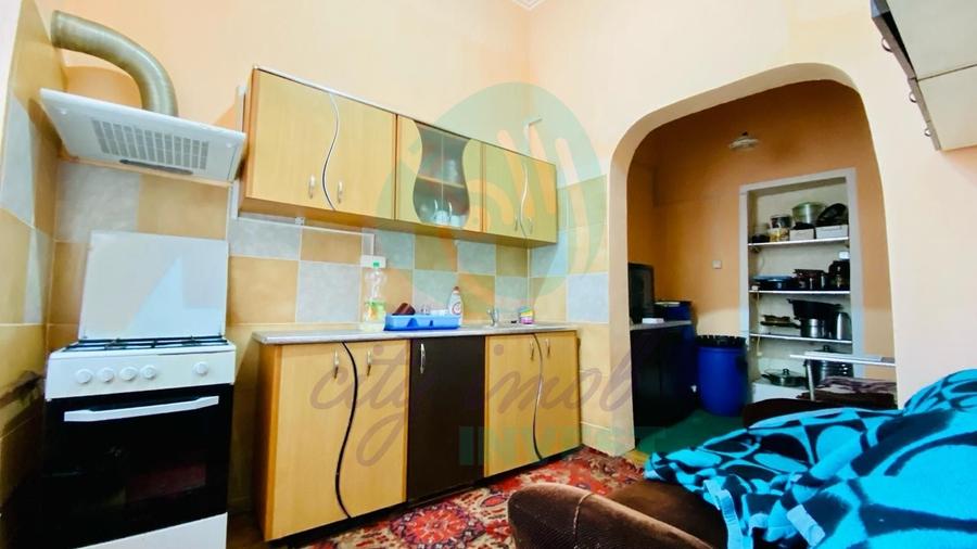Apartament cu 4 camere semidecomandat în Unirii