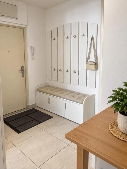 Apartament cu 3 camere decomandat, mobilat în Tei