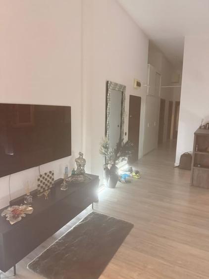 Apartament cu 4 camere decomandat, mobilat în Băneasa