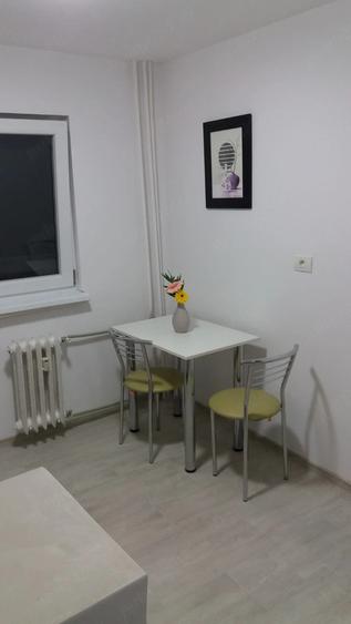 Apartament cu 2 camere decomandat, mobilat în Exterior Vest