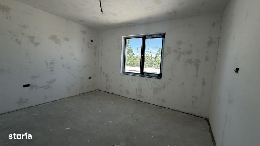 Casă cu 4 camere cu Teren 400 Mp în Domnești