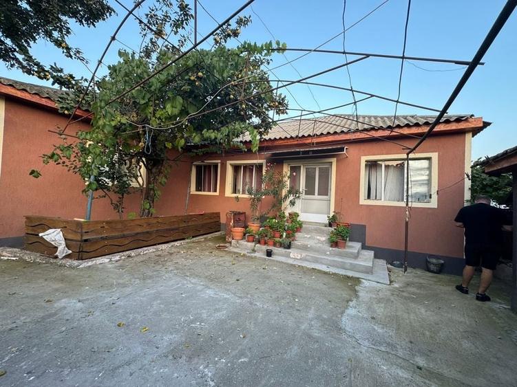 Casă cu 4 camere în Vasile Alecsandri